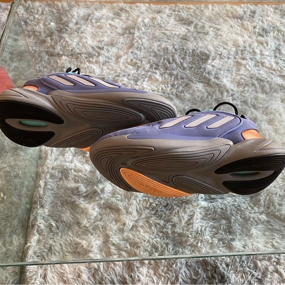 Adidas Ozelia in Size US 7 - Picture 7 of 7